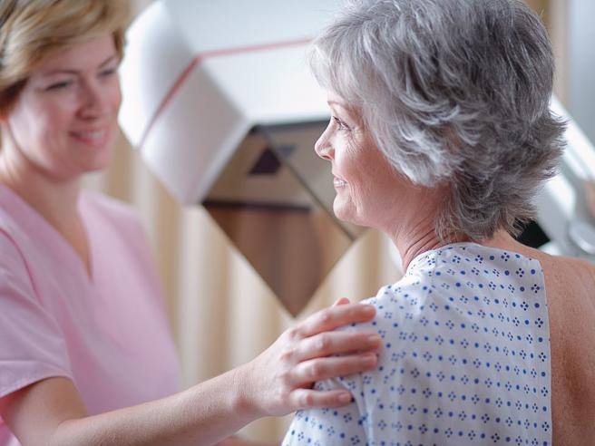 Cancer du sein, la radiothérapie après chirurgie convient-elle aussi aux femmes de plus de 65 ans ?
