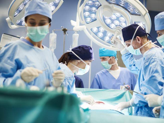 Chirurgiens des tumeurs : plus il y a d’expérience, moins il y a de complications et de décès