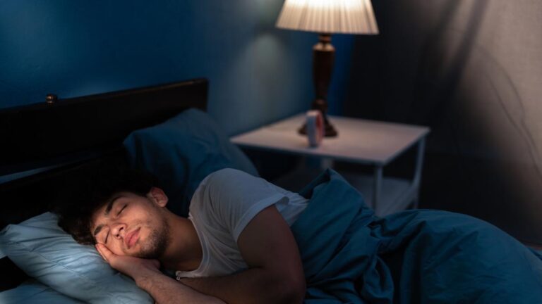Postes de nuit : comment ne pas avoir sommeil.  Deux siestes valent mieux qu’une