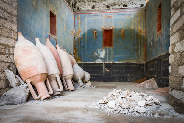 Pompéi, les fouilles de la Regio IX révèlent un sanctuaire aux murs bleus – Blog de Carlo Franza