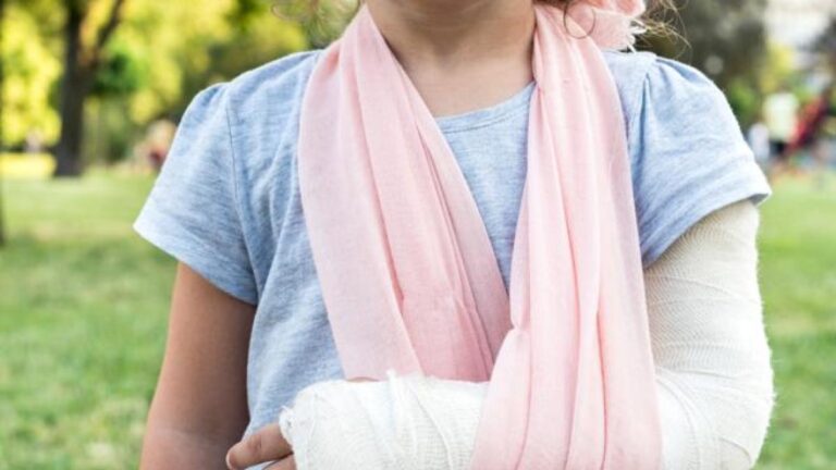 Même les enfants peuvent se fracturer un os : les trois blessures typiques